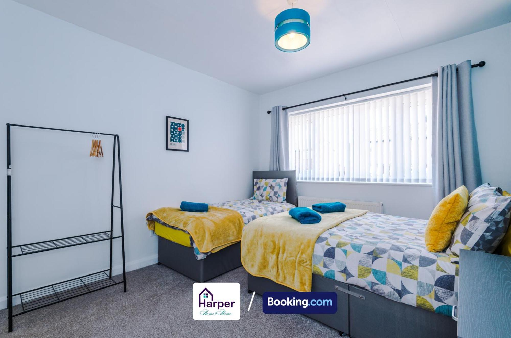 Spacious Detached Bungalow By Harperletting Short Lets & Serviced Accommodation Buckely With Pool Table & Driveway Buckley Екстер'єр фото